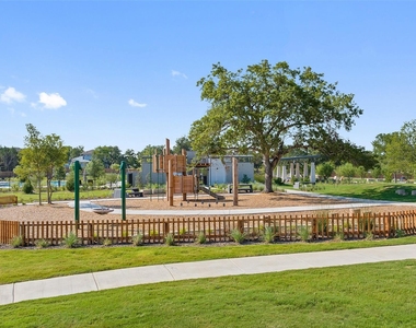 240 Revere Dr - Photo Thumbnail 29