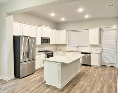 240 Revere Dr - Photo Thumbnail 5