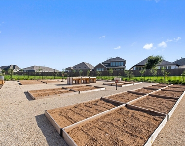 240 Revere Dr - Photo Thumbnail 19