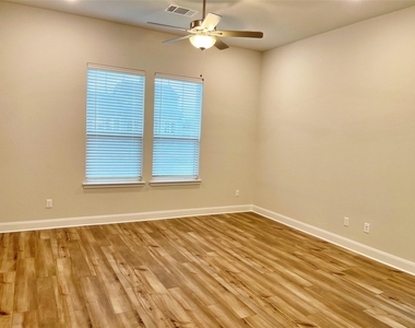 240 Revere Dr - Photo Thumbnail 6