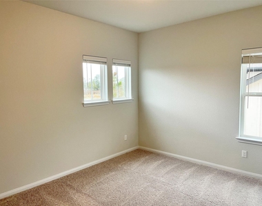240 Revere Dr - Photo Thumbnail 14
