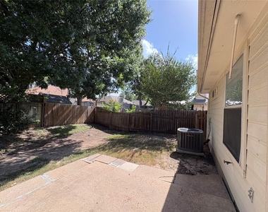 2405 Wisteria Way - Photo Thumbnail 28