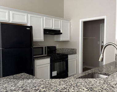 2405 Wisteria Way - Photo Thumbnail 7