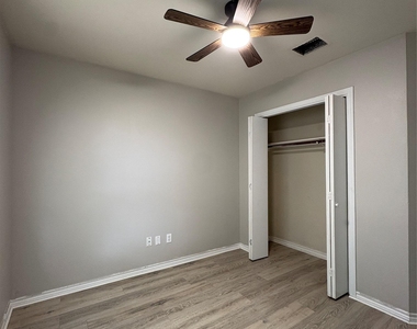 2405 Wisteria Way - Photo Thumbnail 25