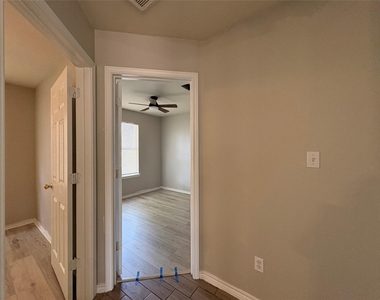 2405 Wisteria Way - Photo Thumbnail 19
