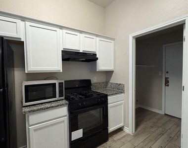 2405 Wisteria Way - Photo Thumbnail 10