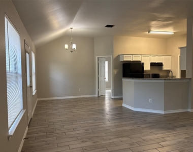 2405 Wisteria Way - Photo Thumbnail 12