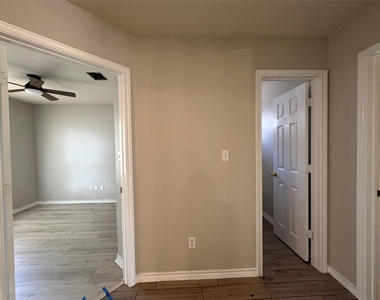 2405 Wisteria Way - Photo Thumbnail 18
