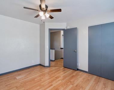 8001 Brienne Dr - Photo Thumbnail 26