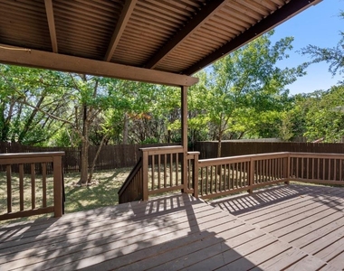 8001 Brienne Dr - Photo Thumbnail 27