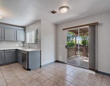 8001 Brienne Dr - Photo Thumbnail 7