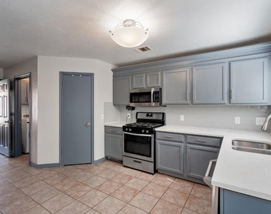 8001 Brienne Dr - Photo Thumbnail 8