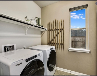 2633 Stone Branch Dr - Photo Thumbnail 9