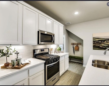 2633 Stone Branch Dr - Photo Thumbnail 7