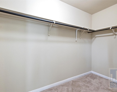 821 Schefer St - Photo Thumbnail 18