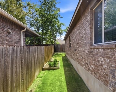 821 Schefer St - Photo Thumbnail 27