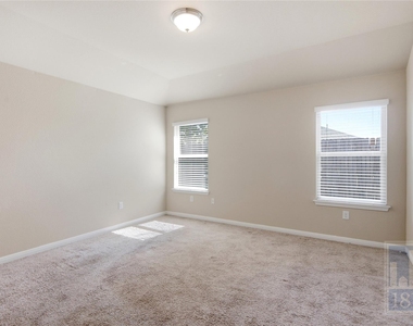 821 Schefer St - Photo Thumbnail 13