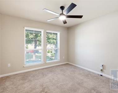 821 Schefer St - Photo Thumbnail 20