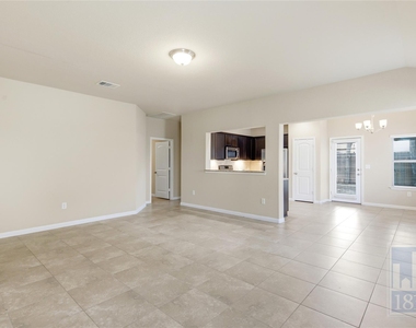821 Schefer St - Photo Thumbnail 4