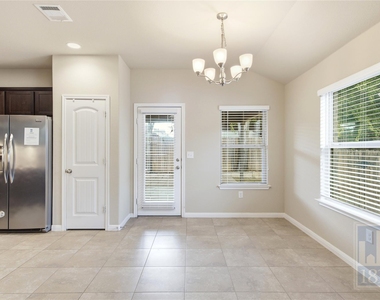 821 Schefer St - Photo Thumbnail 10