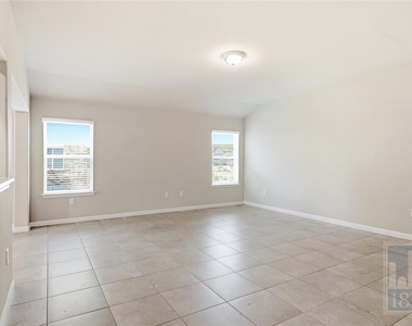821 Schefer St - Photo Thumbnail 3