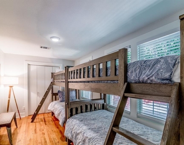 1003 E 39th St - Photo Thumbnail 11