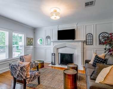 1003 E 39th St - Photo Thumbnail 5