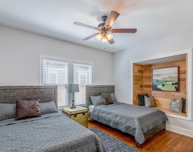 1003 E 39th St - Photo Thumbnail 9
