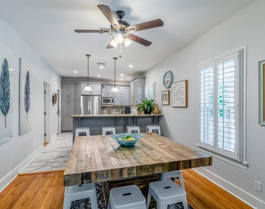 1003 E 39th St - Photo Thumbnail 4