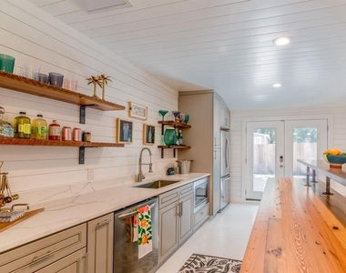 1003 E 39th St - Photo Thumbnail 16