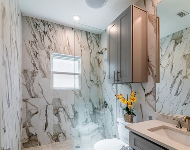 1003 E 39th St - Photo Thumbnail 12
