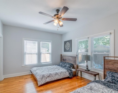 1003 E 39th St - Photo Thumbnail 13