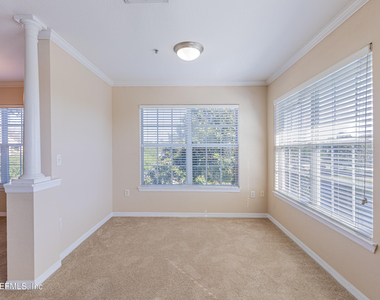 7800 Point Meadows Drive - Photo Thumbnail 8