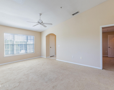 7800 Point Meadows Drive - Photo Thumbnail 9