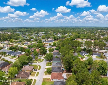 11179 Bentley Trace Lane E - Photo Thumbnail 30