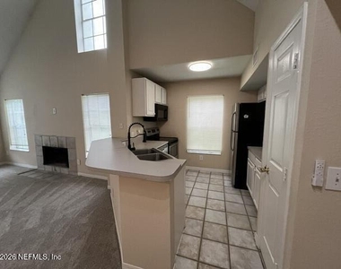13700 Richmond Park Drive - Photo Thumbnail 6