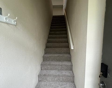 13700 Richmond Park Drive - Photo Thumbnail 5