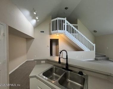 13700 Richmond Park Drive - Photo Thumbnail 9