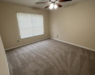 13700 Richmond Park Drive - Photo Thumbnail 21