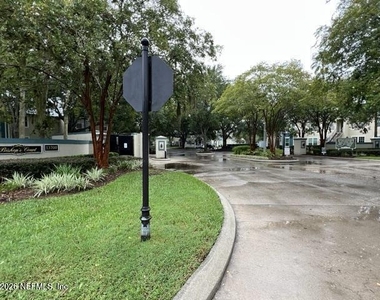 13700 Richmond Park Drive - Photo Thumbnail 2