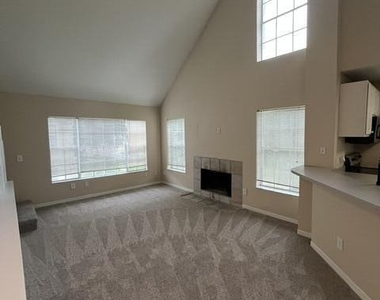 13700 Richmond Park Drive - Photo Thumbnail 12