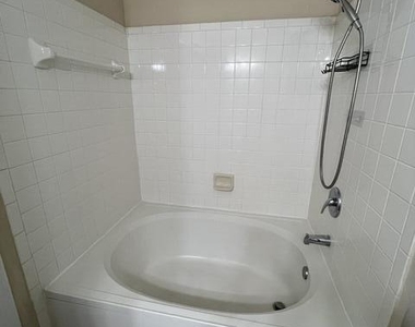 13700 Richmond Park Drive - Photo Thumbnail 18
