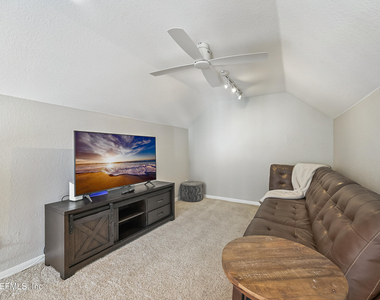 13703 Richmond Park Drive - Photo Thumbnail 14
