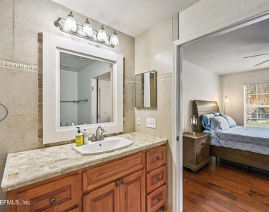 13703 Richmond Park Drive - Photo Thumbnail 20