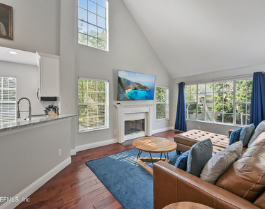 13703 Richmond Park Drive - Photo Thumbnail 5