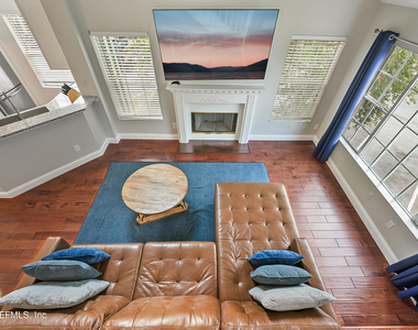 13703 Richmond Park Drive - Photo Thumbnail 16