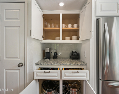 13703 Richmond Park Drive - Photo Thumbnail 10