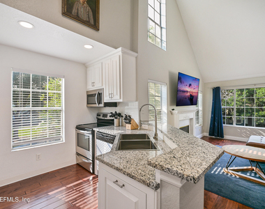 13703 Richmond Park Drive - Photo Thumbnail 7