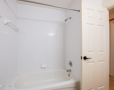 13715 Richmond Park Drive N - Photo Thumbnail 25