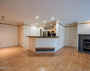 13715 Richmond Park Drive N - Photo Thumbnail 7
